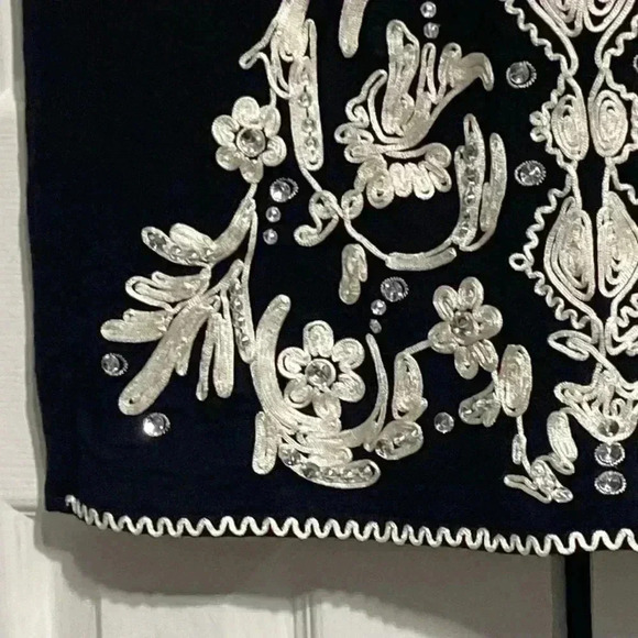 Chelsea and Theodore Black & cream  Embroidered & rhinestone dress size large - Picture 8 of 11